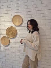 Oversize Yanları Yırtmaçlı Ekru Kazak