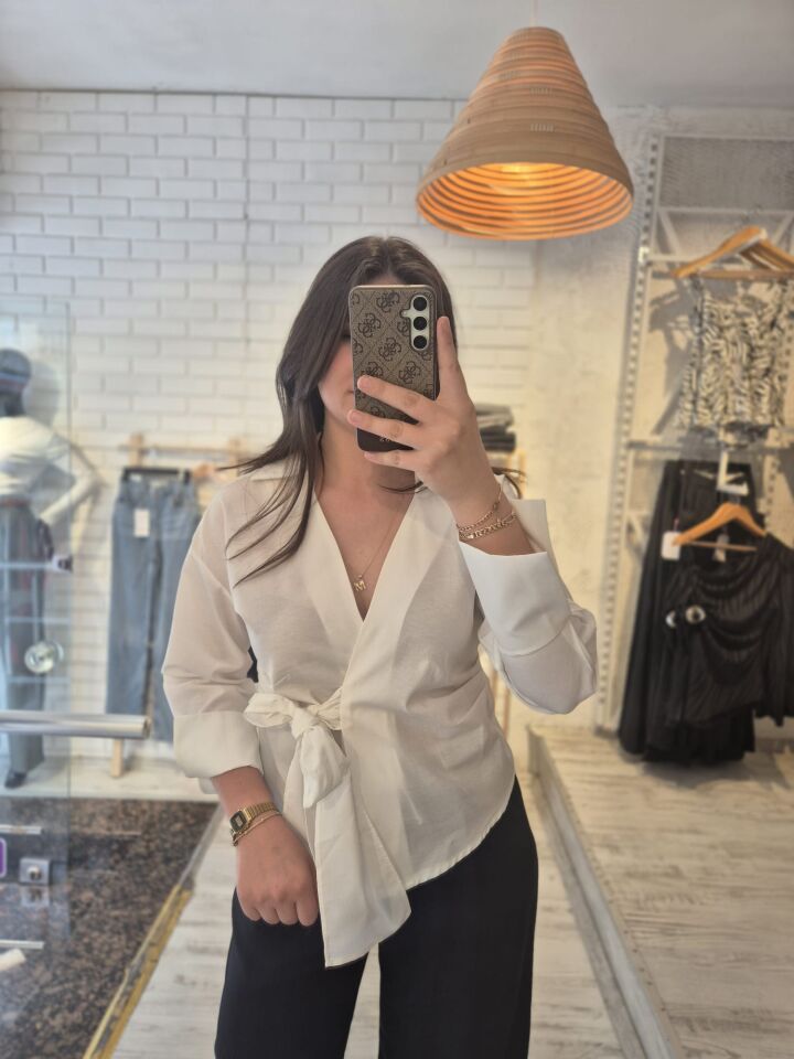 Poplin Kumaş Bağlama Detaylı Gömlek