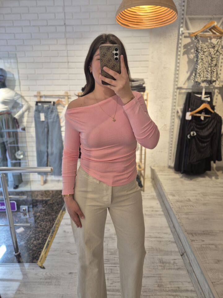 Pembe Yandan Büzgülü Bluz