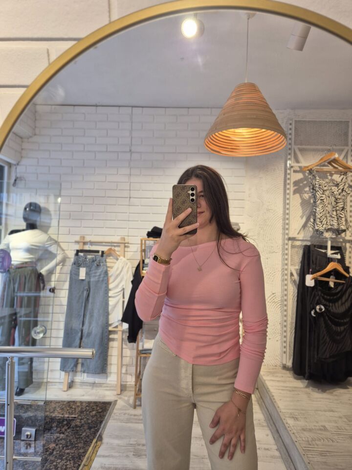 Pembe Yandan Büzgülü Bluz