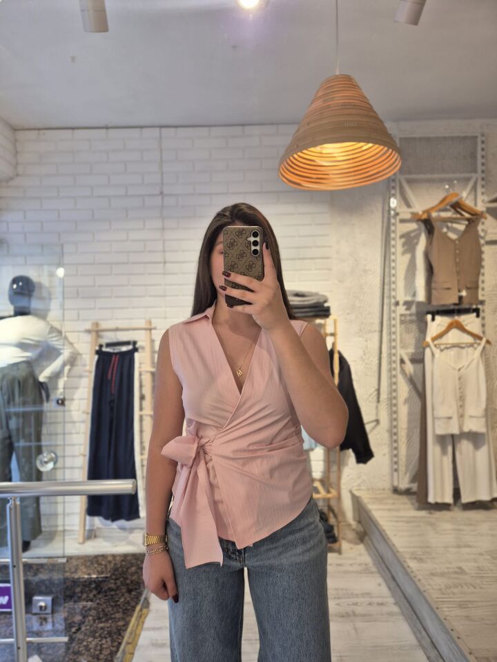 Kolsuz Bağlama Detaylı Crop Gömlek