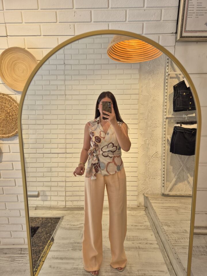 Önü Bağlama Detaylı Desenli Bluz